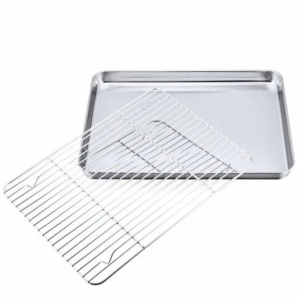 Plaque en inox et grille sur fond blanc