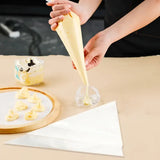 Poche à pâtisserie en action