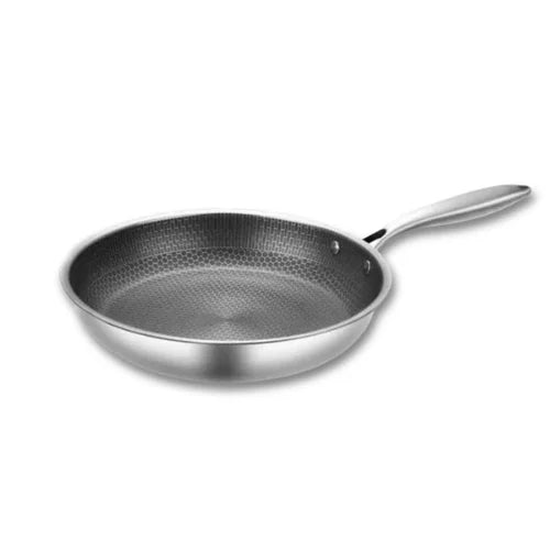 Poêle sur fond blanc