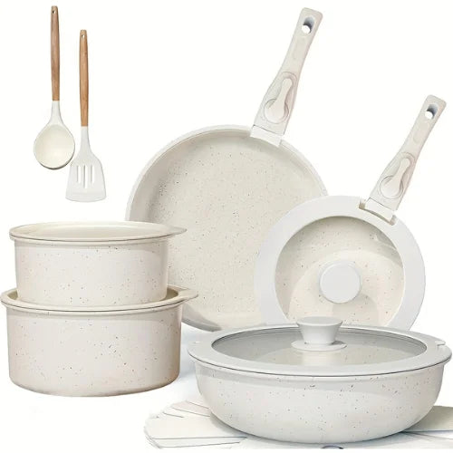 Set de poêles et casseroles amovibles blanches sur fond blanc