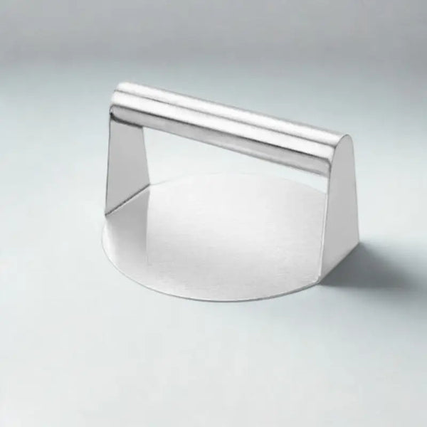 Presse a steak inox sur fond blanc