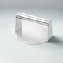 Presse a steak inox sur fond blanc