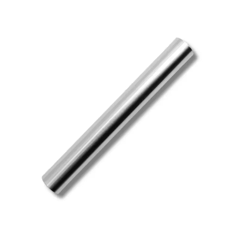 Rouleau à Pâtisserie en Acier Inoxydable sûr fond blanc