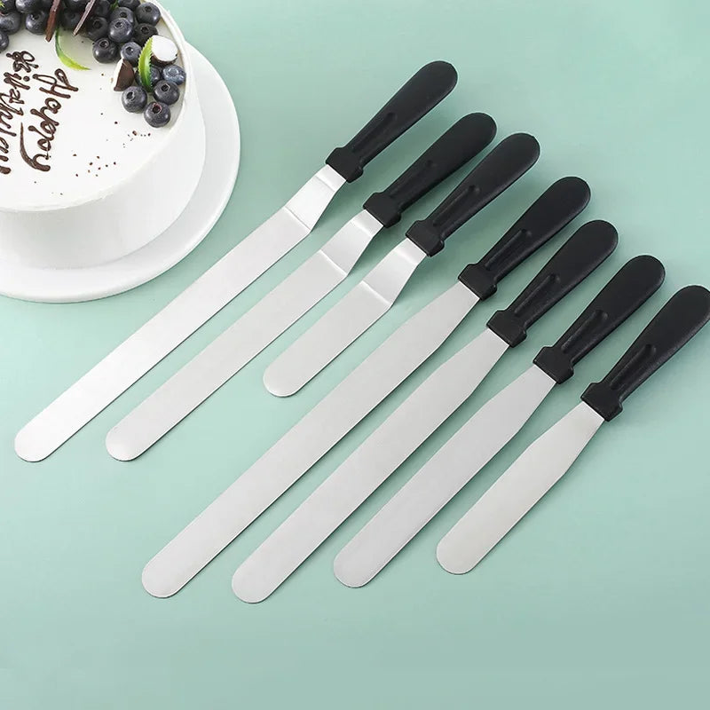 Spatule Pâtissière en Acier Inoxydable sûr un support turquoise