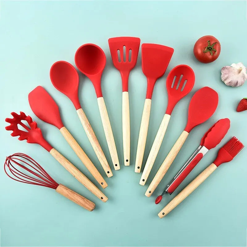 Ustensiles de Cuisine en Bois et Silicone Rouge sûr fond bleu