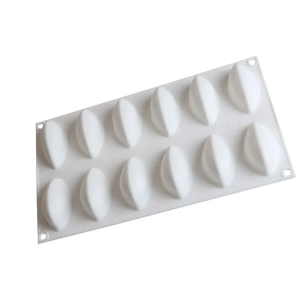 Moule Silicone 12 Cavités Forme Quenelle sûr fond blanc