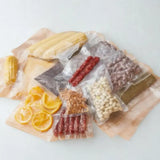Sacs et aliments sous vide sur fpnd blanc