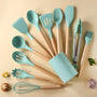 Ustensiles de Cuisine en Bois et Silicone Turquoise sûr fond Beige