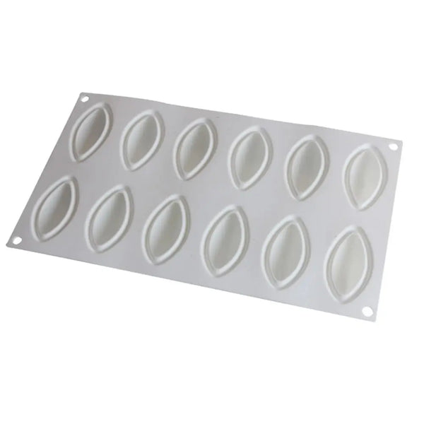 Moule Silicone 12 Cavités Forme Quenelle sûr fond blanc