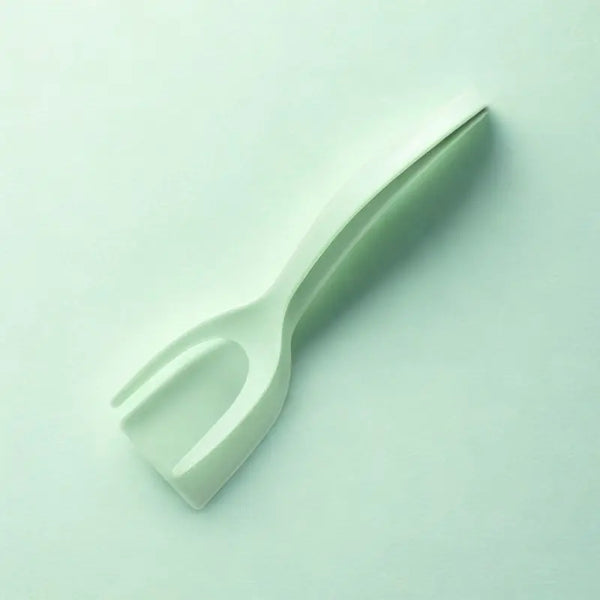 Spatule turquoise sur fond blanc