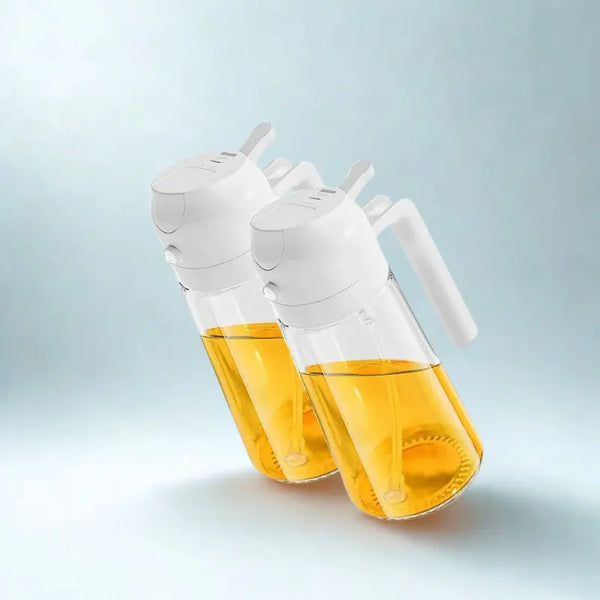 2 pulvérisateurs sur fond blanc