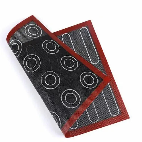 Tapis de cuisson double face sur fond blanc