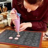 Pochage macaron sur tapis cuisson