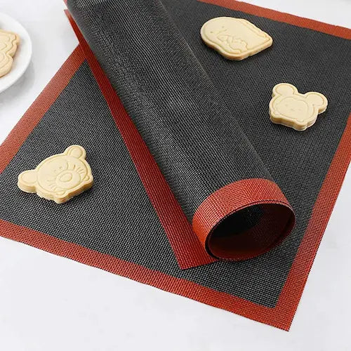Tapis silicone et biscuits