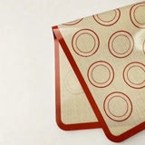 Tapis pâtissier sur fond blanc