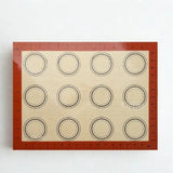 Tapis pâtissier sur fond blanc