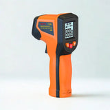 Thermomètre laser sur fond blanc 