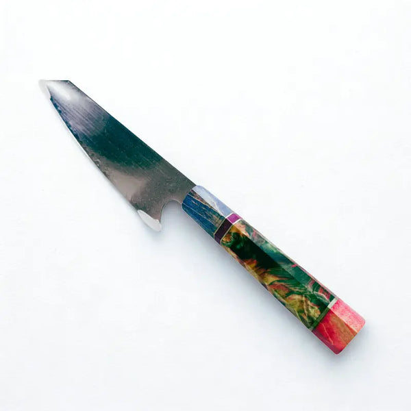 Couteau Kiritsuke sur fond blanc