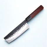 Couteau sashimi sur fond blanc