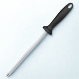 Fusil a aiguiser en carbone sur fond blanc