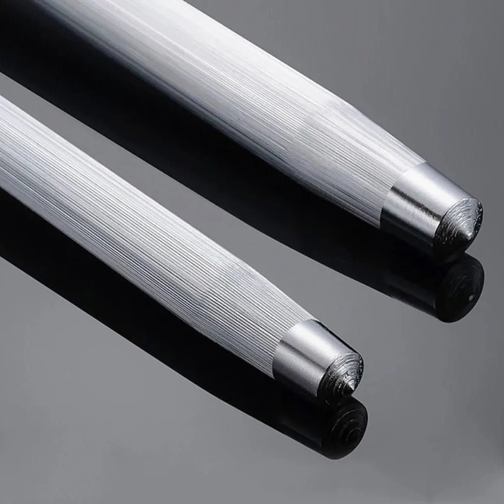 2 mèches de fusils a aiguiser sur fond gris