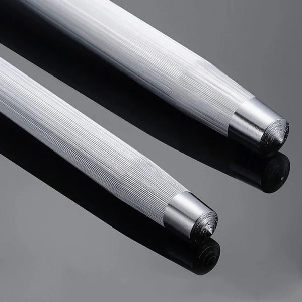 2 mèches de fusils a aiguiser sur fond gris
