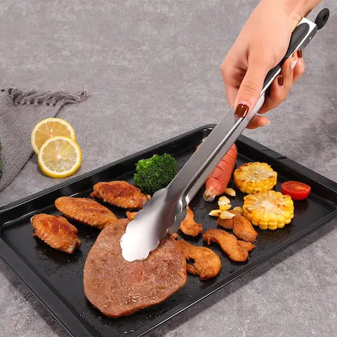 Pince de cuisine en action