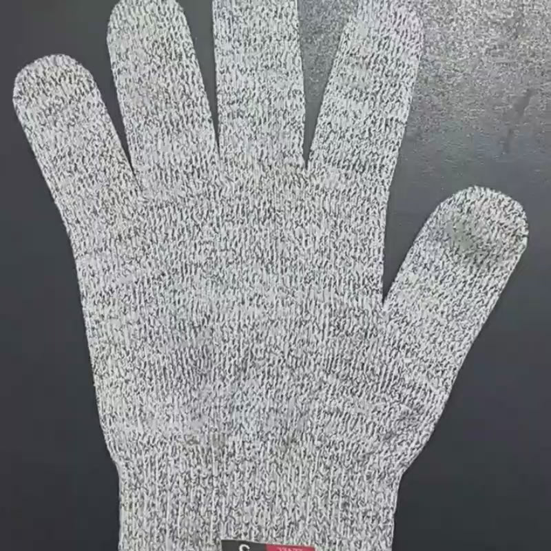 Démonstration efficacité gants de cuisine professionnels